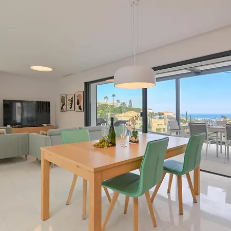 Anna Y Emma By Aguilarent *