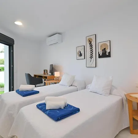 Anna Y Emma By Aguilarent