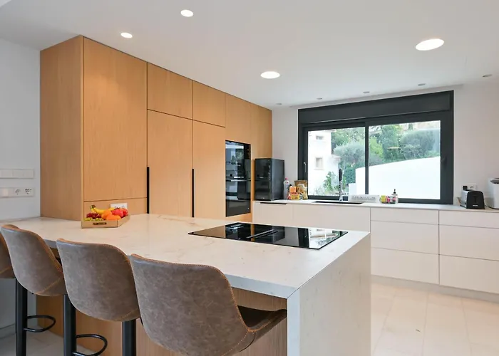 Anna Y Emma By Aguilarent * Denia